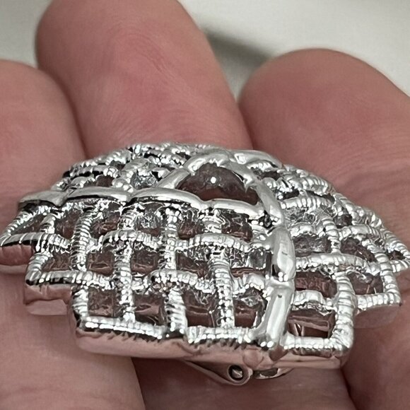 Vintage 1973 Sarah Coventry Silver Mesh Trellis Clip On Earrings - Picture 3 of 12